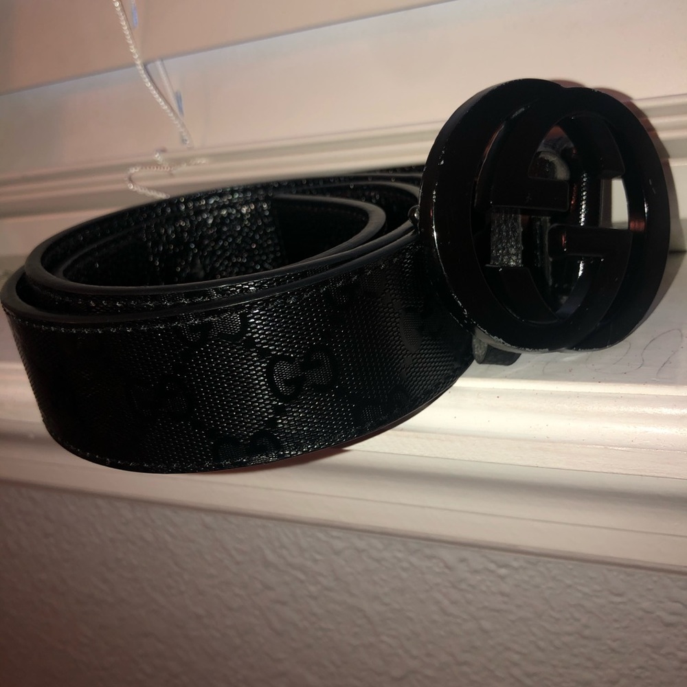 Black Gucci belt